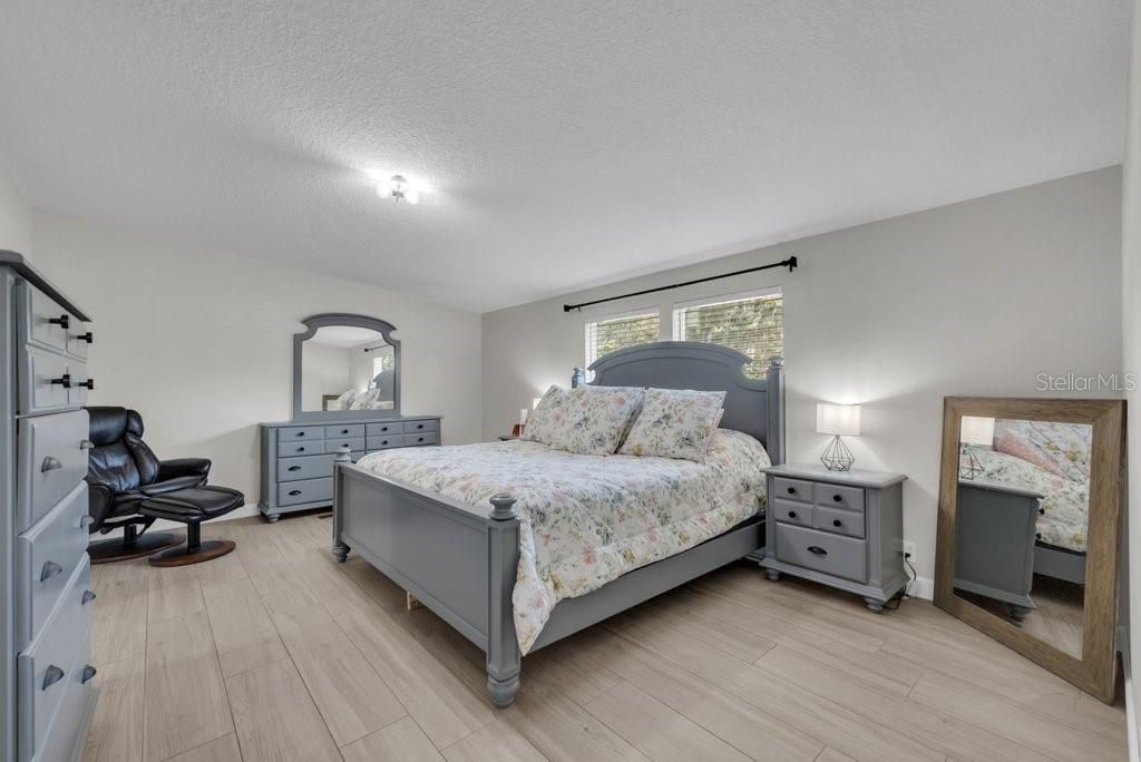 En Venta: $399,800 (4 camas, 2 baños, 1904 Pies cuadrados)