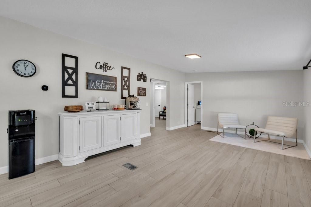 En Venta: $399,800 (4 camas, 2 baños, 1904 Pies cuadrados)