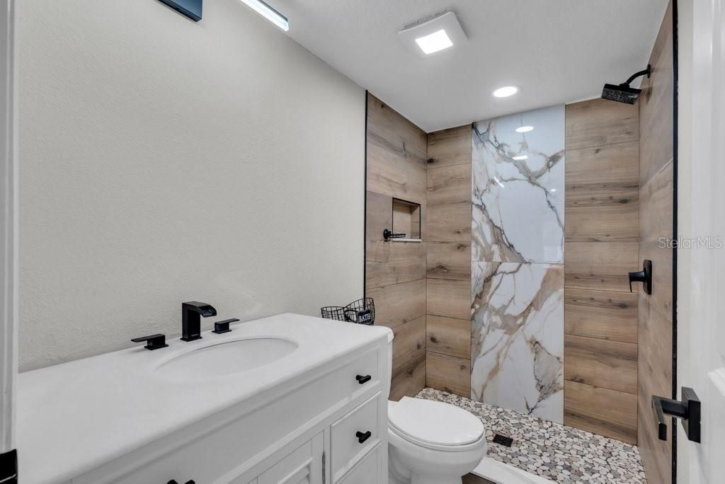 En Venta: $399,800 (4 camas, 2 baños, 1904 Pies cuadrados)