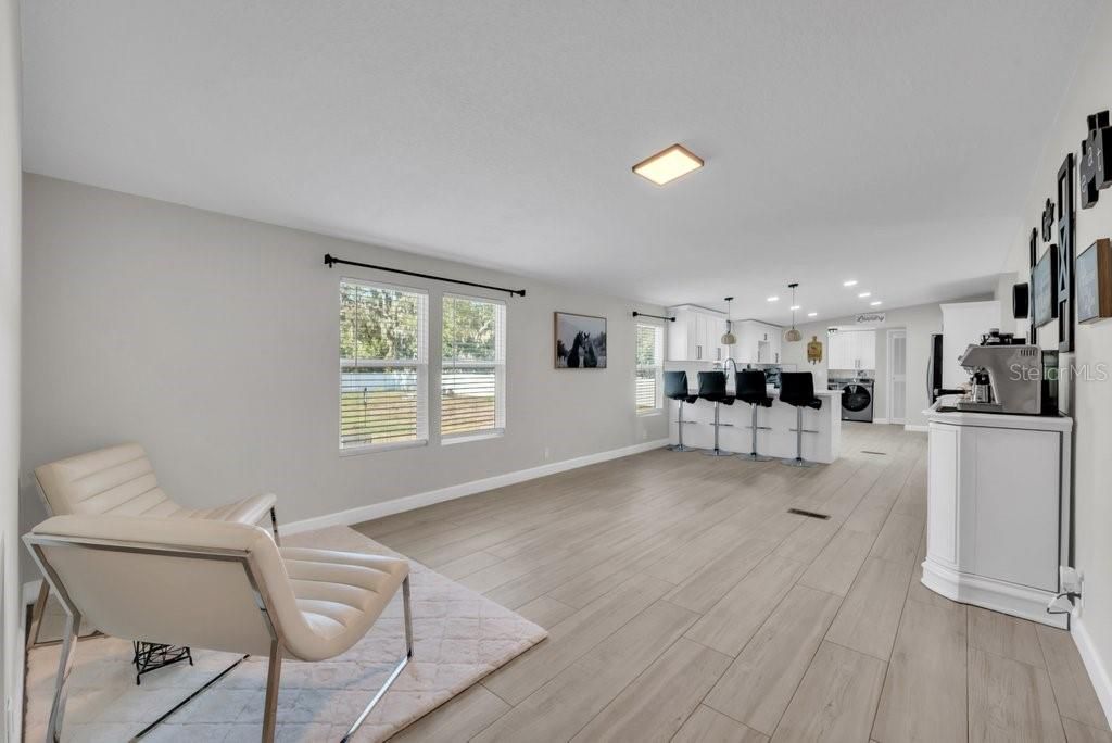 En Venta: $399,800 (4 camas, 2 baños, 1904 Pies cuadrados)