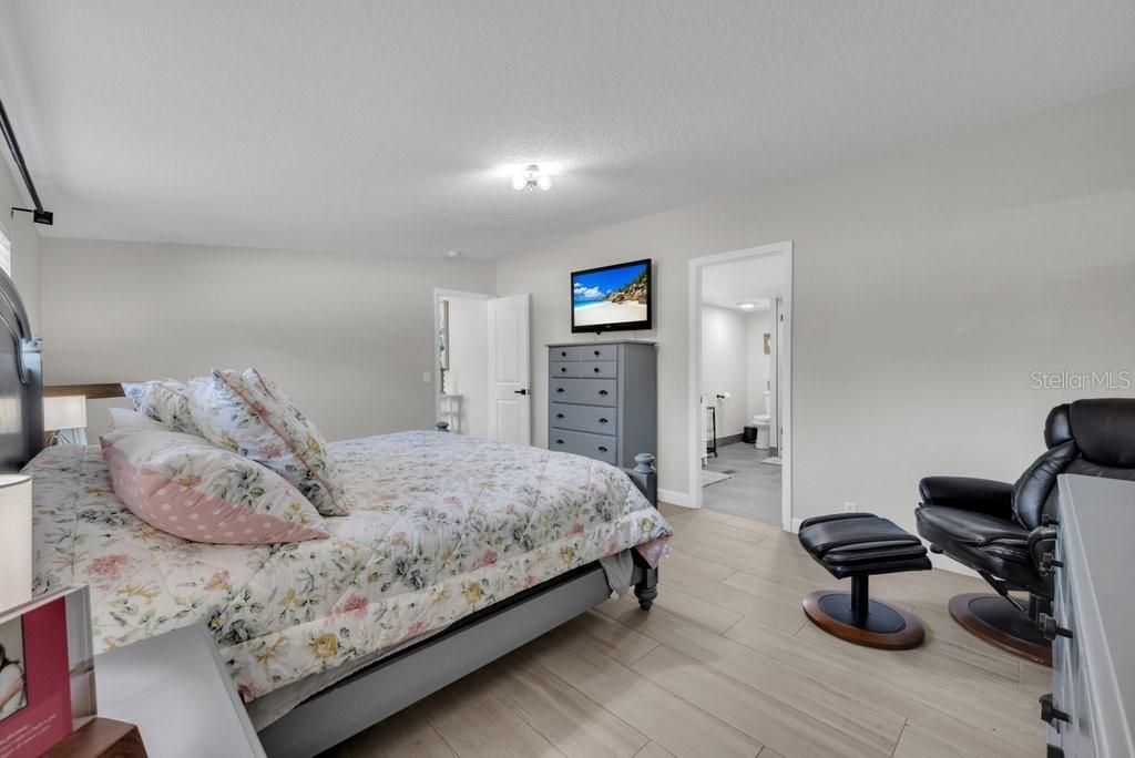 En Venta: $399,800 (4 camas, 2 baños, 1904 Pies cuadrados)