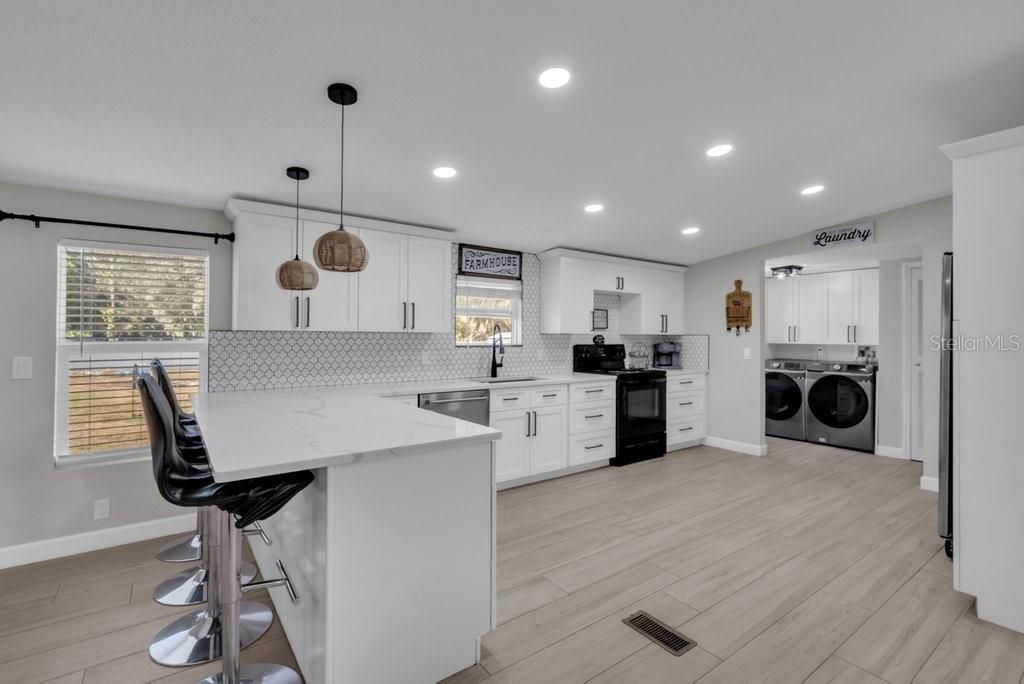 En Venta: $399,800 (4 camas, 2 baños, 1904 Pies cuadrados)