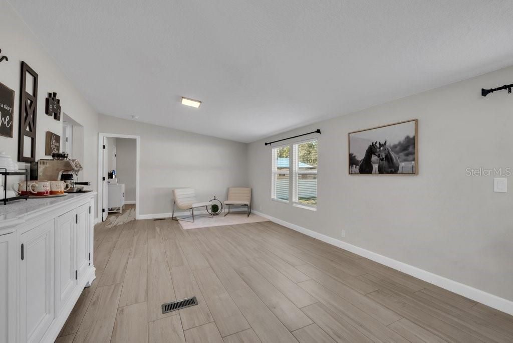 En Venta: $399,800 (4 camas, 2 baños, 1904 Pies cuadrados)