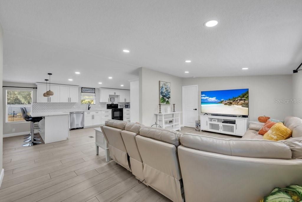 En Venta: $399,800 (4 camas, 2 baños, 1904 Pies cuadrados)