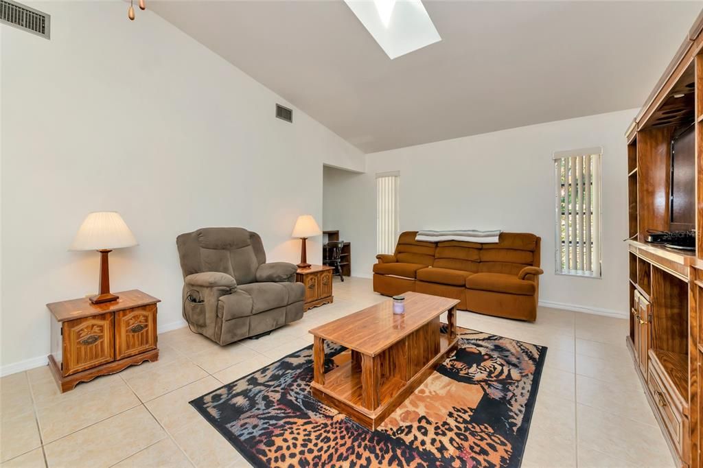 For Sale: $340,000 (3 beds, 2 baths, 1822 Square Feet)