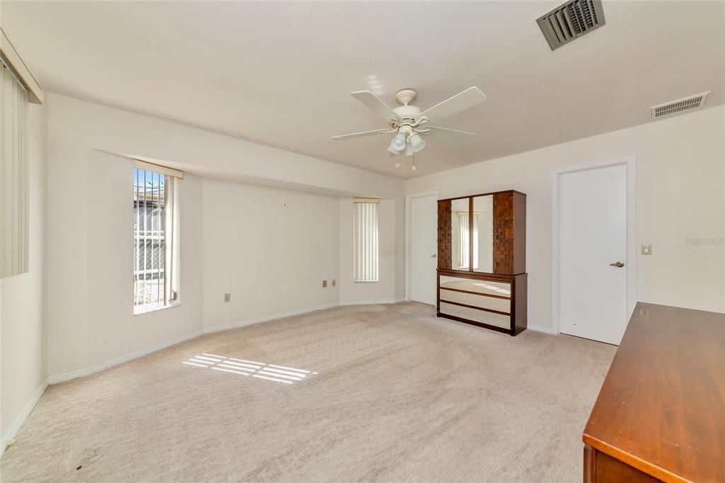 For Sale: $340,000 (3 beds, 2 baths, 1822 Square Feet)