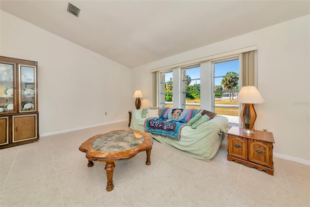 For Sale: $340,000 (3 beds, 2 baths, 1822 Square Feet)