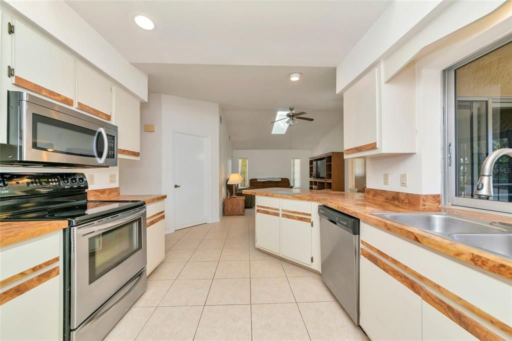 For Sale: $340,000 (3 beds, 2 baths, 1822 Square Feet)