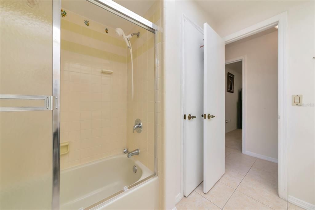 For Sale: $340,000 (3 beds, 2 baths, 1822 Square Feet)