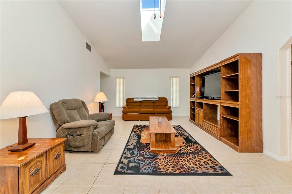 For Sale: $340,000 (3 beds, 2 baths, 1822 Square Feet)