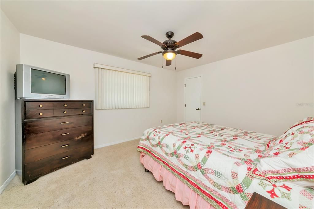 For Sale: $340,000 (3 beds, 2 baths, 1822 Square Feet)