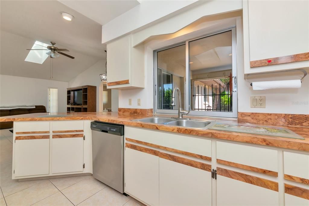 For Sale: $340,000 (3 beds, 2 baths, 1822 Square Feet)