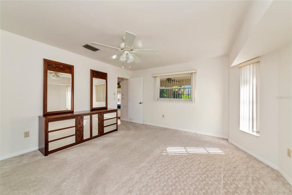 For Sale: $340,000 (3 beds, 2 baths, 1822 Square Feet)