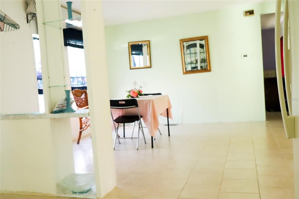 На продажу: $55,995 (2 спален, 1 ванн, 672 Квадратных фут)