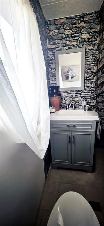 На продажу: $55,995 (2 спален, 1 ванн, 672 Квадратных фут)