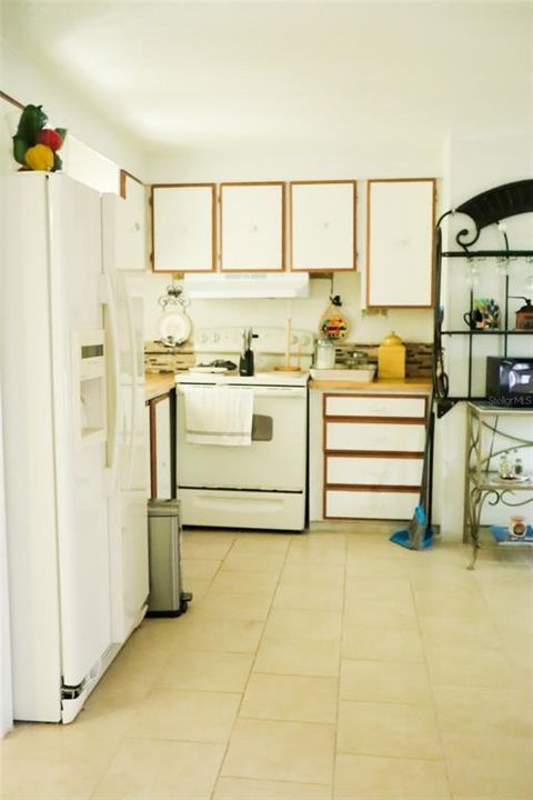 На продажу: $55,995 (2 спален, 1 ванн, 672 Квадратных фут)