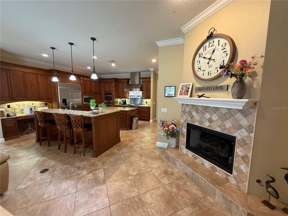 Active With Contract: $799,000 (3 beds, 3 baths, 2678 Square Feet)