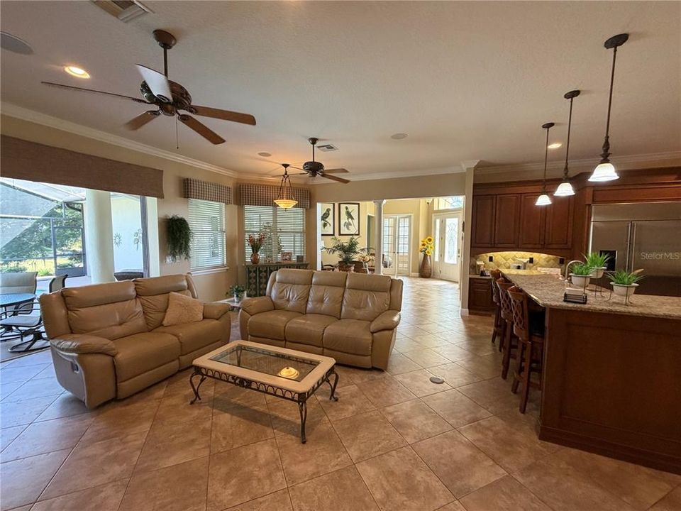 Active With Contract: $799,000 (3 beds, 3 baths, 2678 Square Feet)