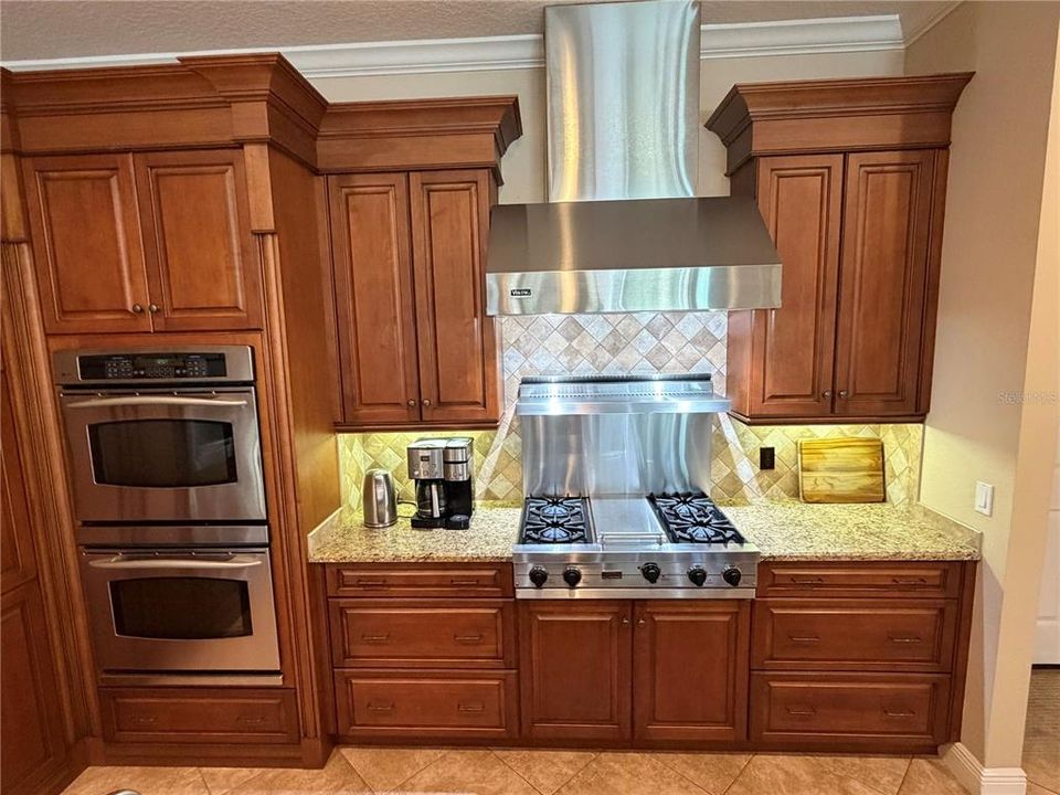 Active With Contract: $799,000 (3 beds, 3 baths, 2678 Square Feet)