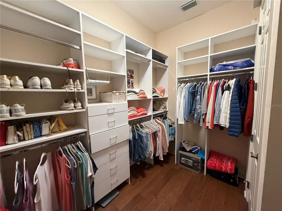 Active With Contract: $799,000 (3 beds, 3 baths, 2678 Square Feet)