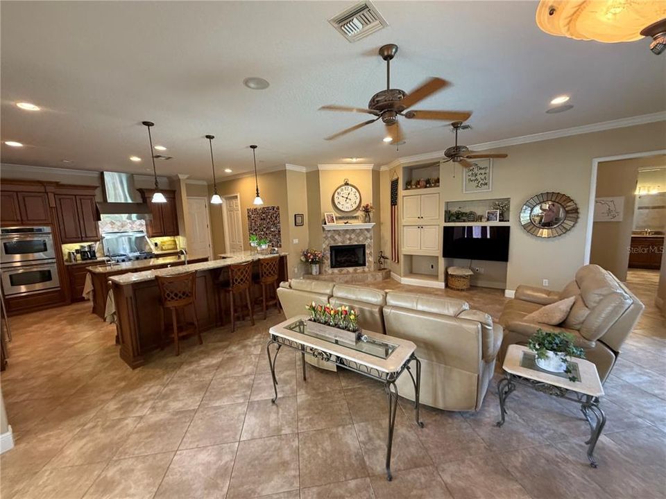 Active With Contract: $799,000 (3 beds, 3 baths, 2678 Square Feet)