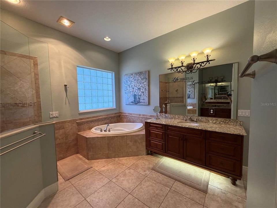 Active With Contract: $799,000 (3 beds, 3 baths, 2678 Square Feet)