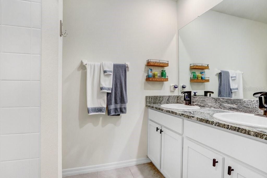 For Rent: $2,200 (3 beds, 2 baths, 1516 Square Feet)