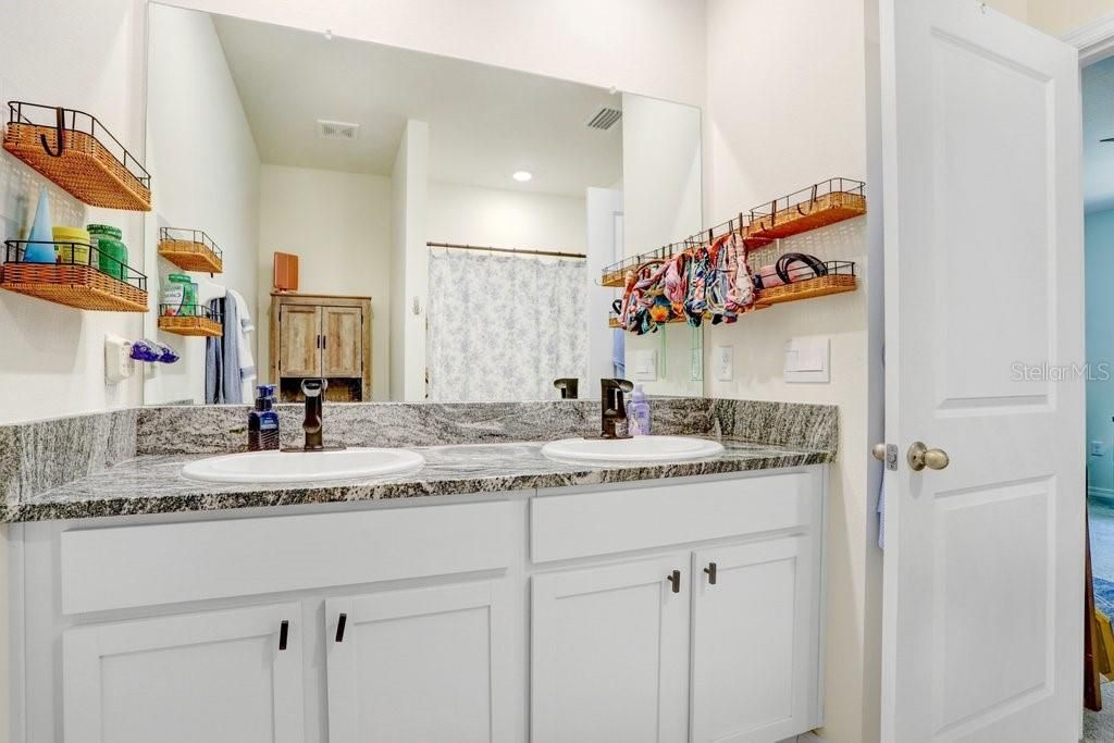 For Rent: $2,200 (3 beds, 2 baths, 1516 Square Feet)