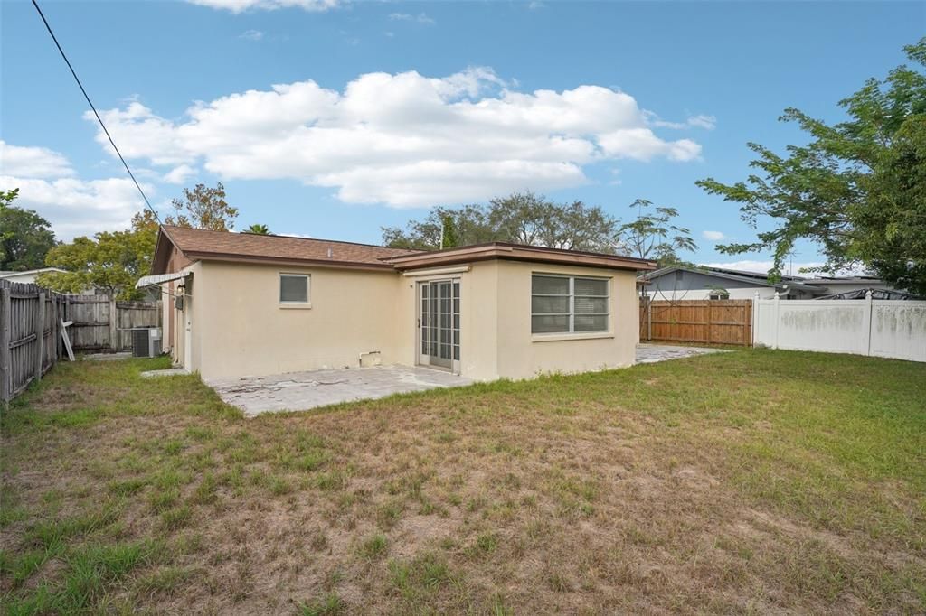 На продажу: $234,900 (2 спален, 1 ванн, 1073 Квадратных фут)