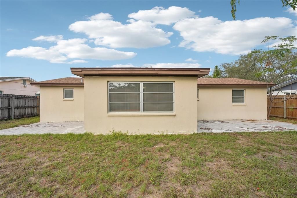 На продажу: $234,900 (2 спален, 1 ванн, 1073 Квадратных фут)