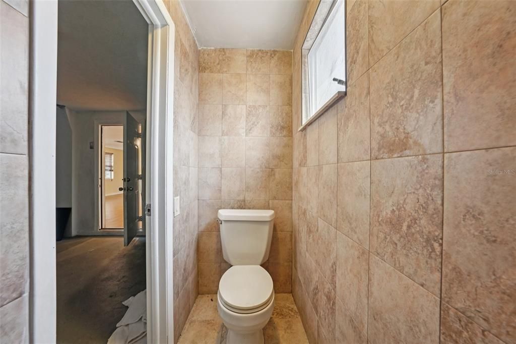 На продажу: $234,900 (2 спален, 1 ванн, 1073 Квадратных фут)