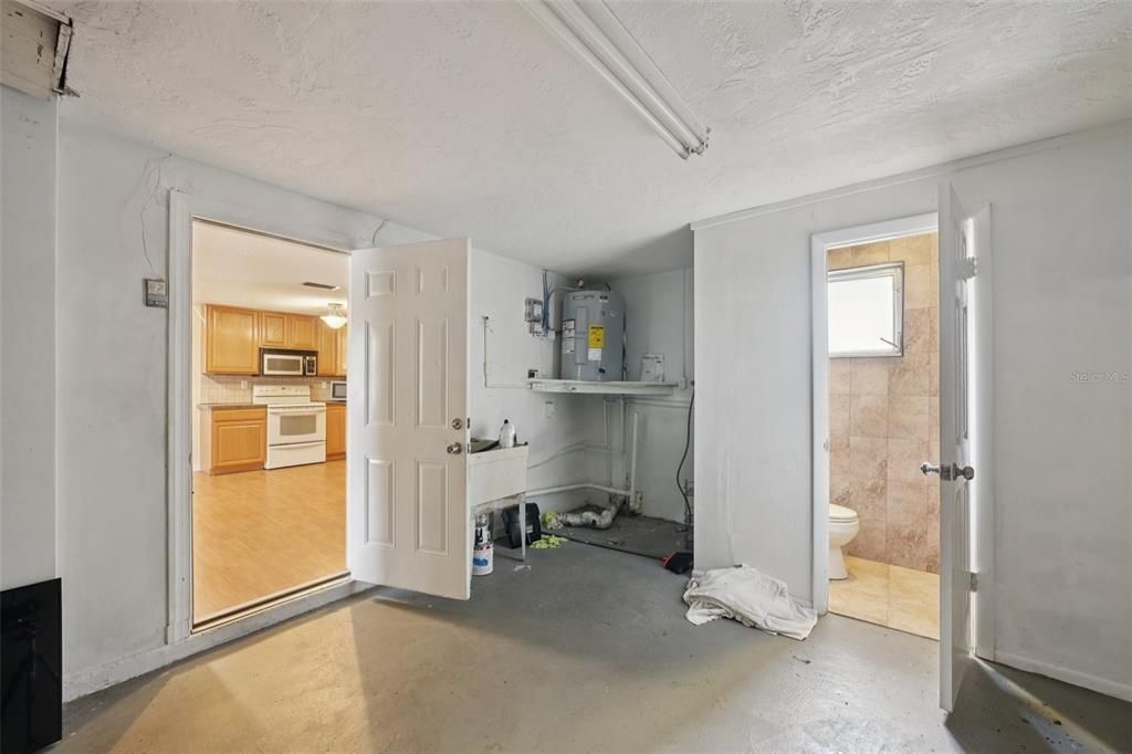 На продажу: $234,900 (2 спален, 1 ванн, 1073 Квадратных фут)