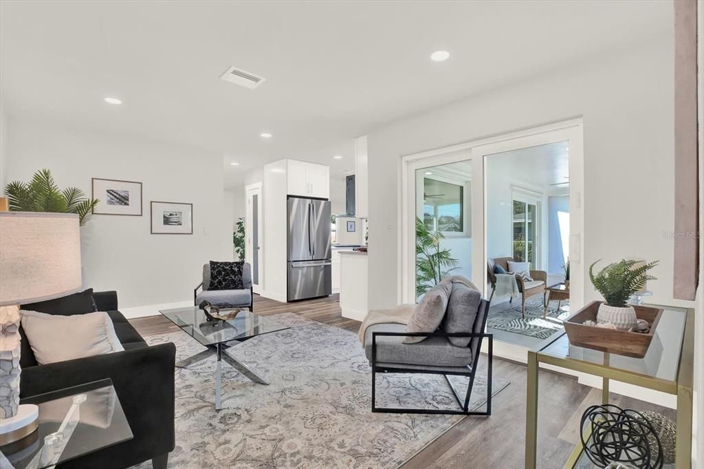 En Venta: $568,000 (4 camas, 2 baños, 1533 Pies cuadrados)