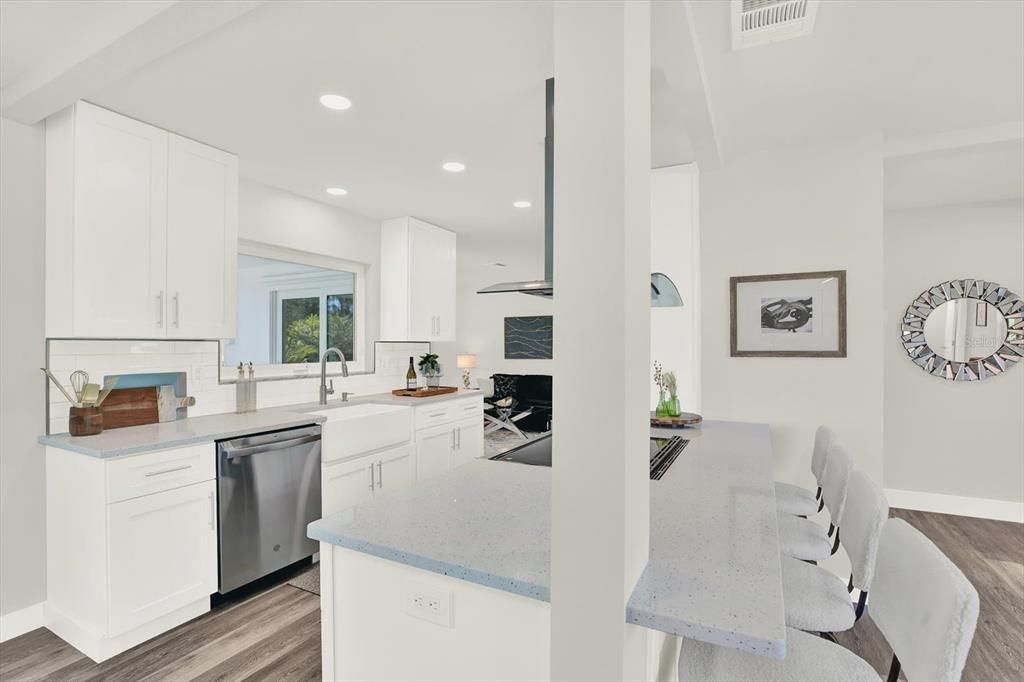 En Venta: $568,000 (4 camas, 2 baños, 1533 Pies cuadrados)