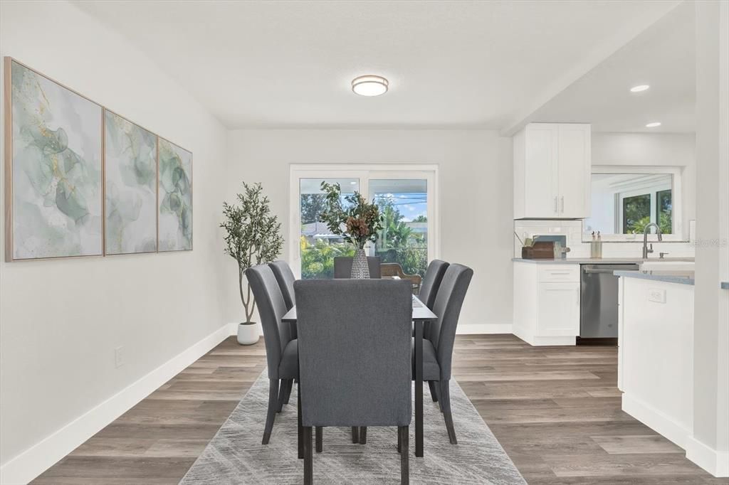 En Venta: $568,000 (4 camas, 2 baños, 1533 Pies cuadrados)