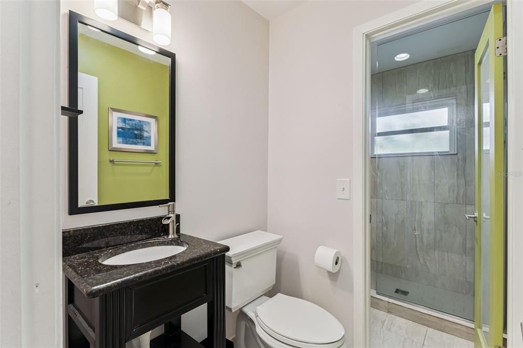 Под контрактом: $1,950 (2 спален, 1 ванн, 975 Квадратных фут)