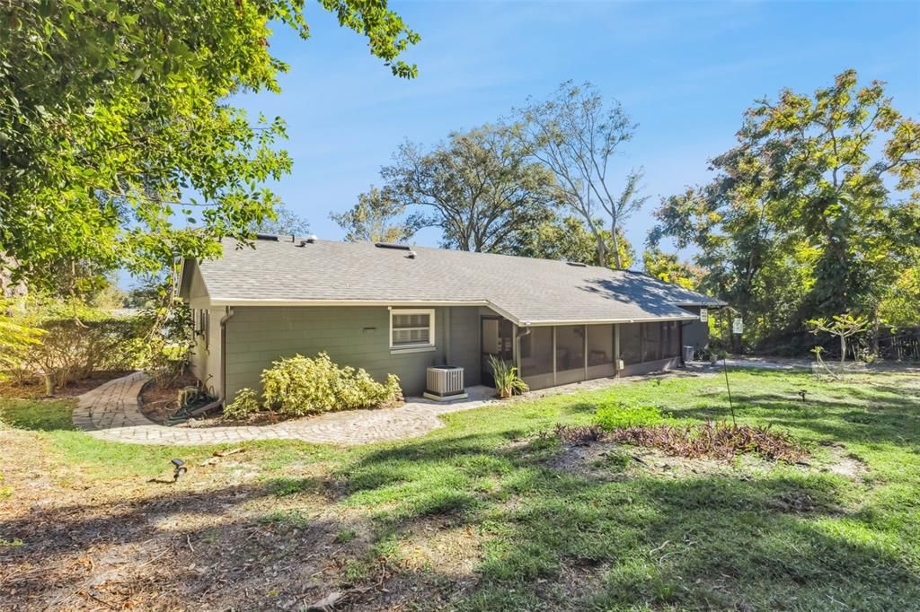 Под контрактом: $1,950 (2 спален, 1 ванн, 975 Квадратных фут)