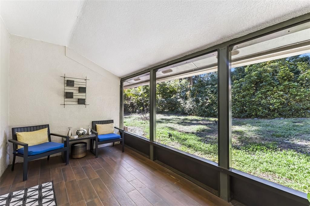 Под контрактом: $1,950 (2 спален, 1 ванн, 975 Квадратных фут)