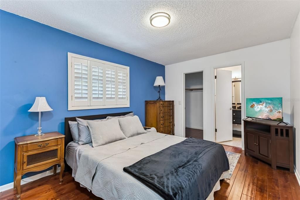 Под контрактом: $1,950 (2 спален, 1 ванн, 975 Квадратных фут)