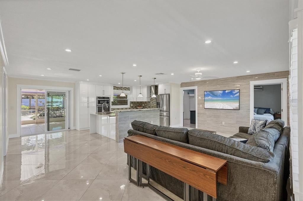 Activo con contrato: $395,000 (3 camas, 2 baños, 1319 Pies cuadrados)