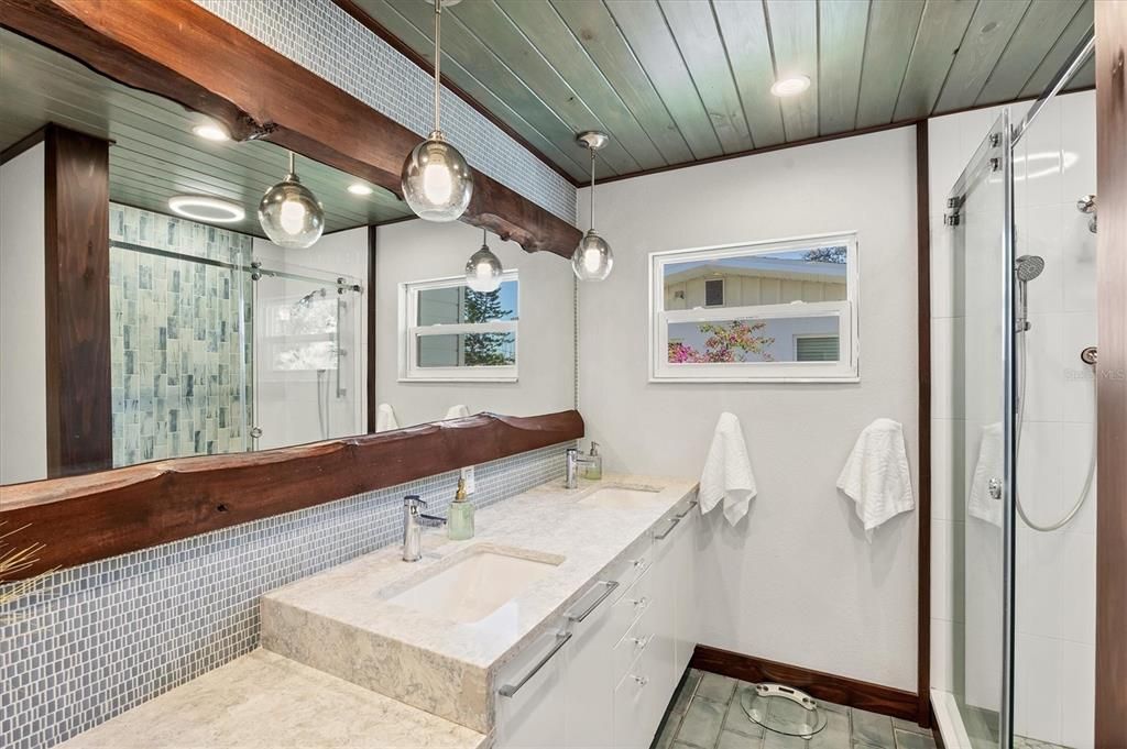 Activo con contrato: $395,000 (3 camas, 2 baños, 1319 Pies cuadrados)