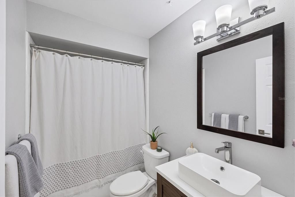 Activo con contrato: $395,000 (3 camas, 2 baños, 1319 Pies cuadrados)