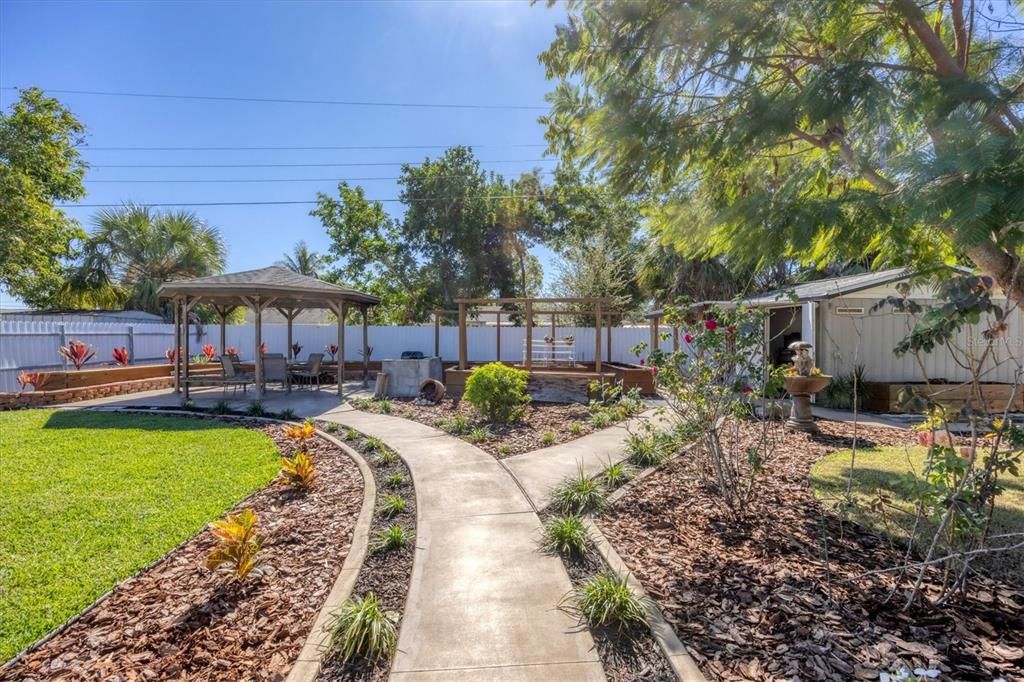 Activo con contrato: $395,000 (3 camas, 2 baños, 1319 Pies cuadrados)