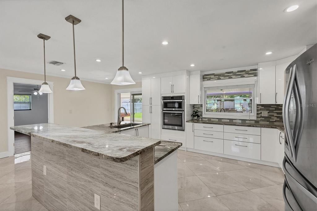 Activo con contrato: $395,000 (3 camas, 2 baños, 1319 Pies cuadrados)