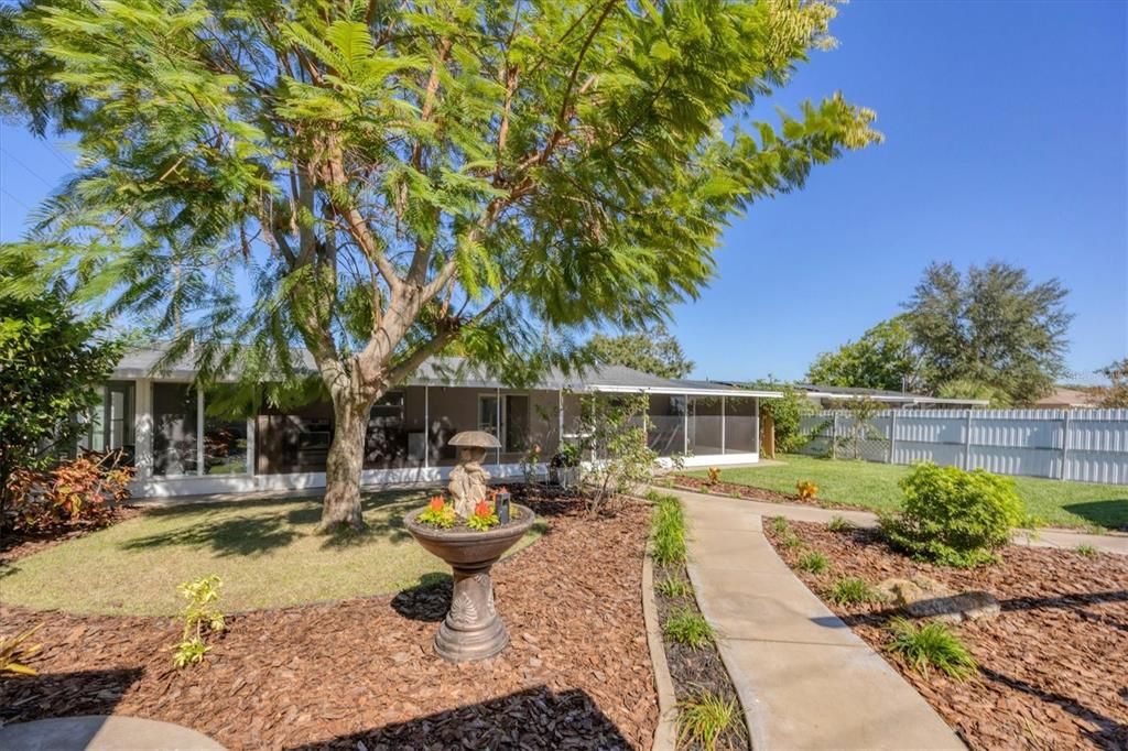 Activo con contrato: $395,000 (3 camas, 2 baños, 1319 Pies cuadrados)