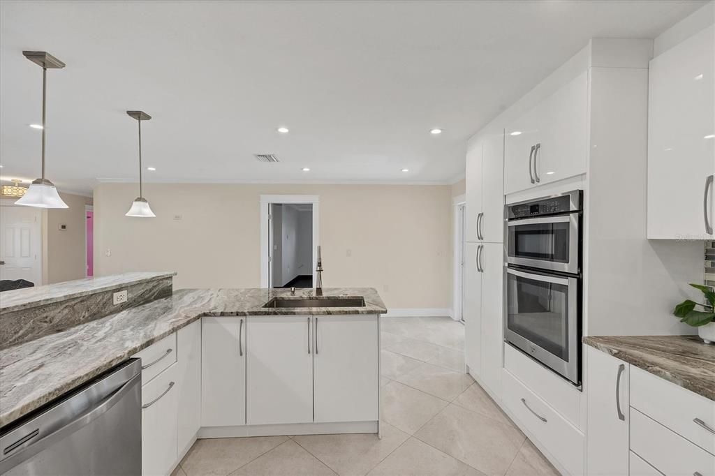 Activo con contrato: $395,000 (3 camas, 2 baños, 1319 Pies cuadrados)