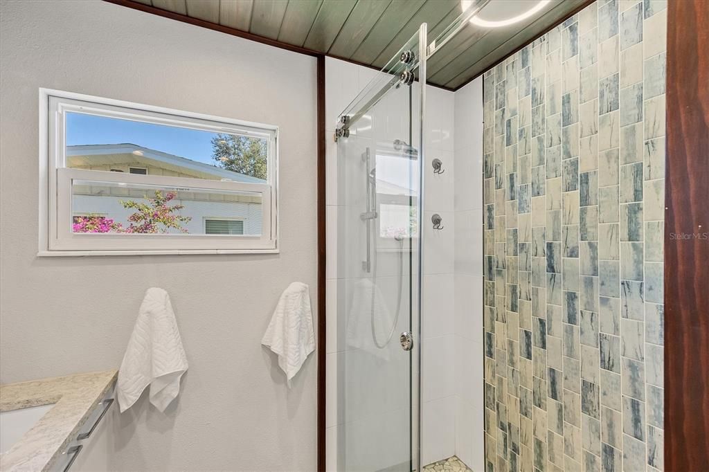 Activo con contrato: $395,000 (3 camas, 2 baños, 1319 Pies cuadrados)