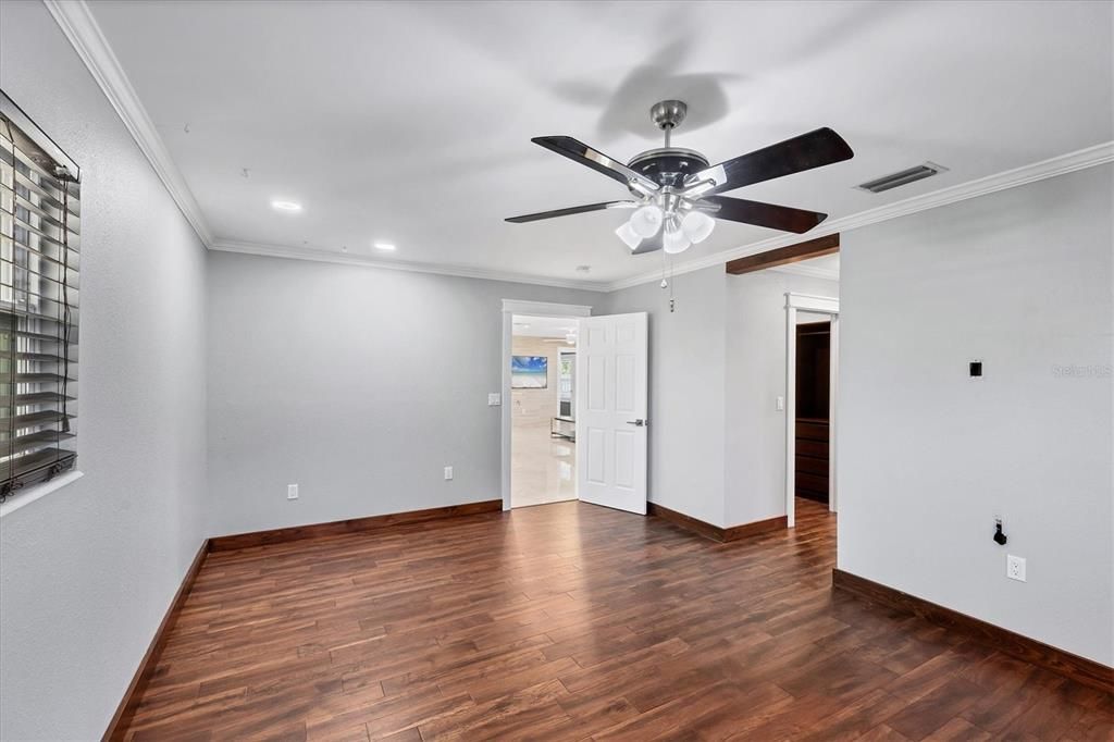 Activo con contrato: $395,000 (3 camas, 2 baños, 1319 Pies cuadrados)