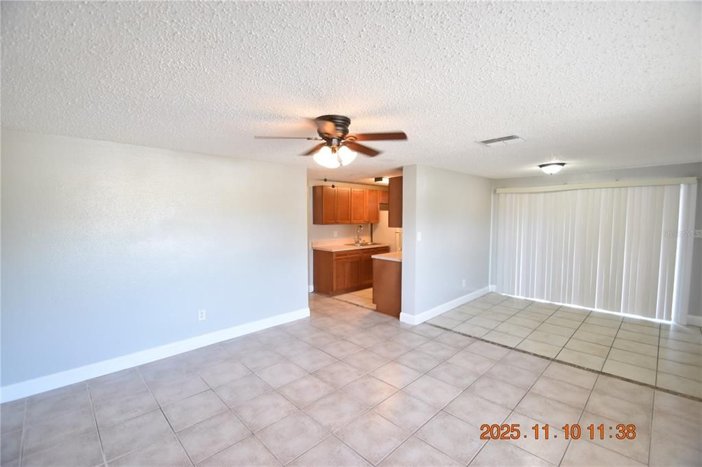 В аренду: $1,825 (4 спален, 2 ванн, 1204 Квадратных фут)