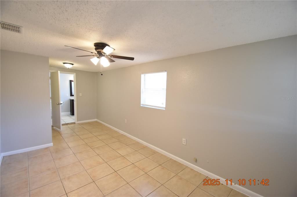 В аренду: $1,825 (4 спален, 2 ванн, 1204 Квадратных фут)